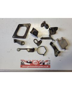 1KT 2MA Yamaha TZR250 assorted brackets