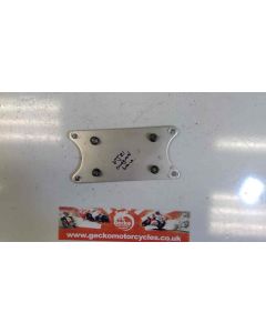 Suzuki RGV250 VJ21 mudguard bracket fork brace